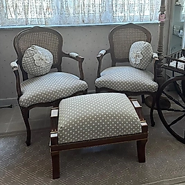 El Hazeranlı Puantiye Kumaşla Tasarlanmış Muhteşem Bir Kahve Köşesi Tek Takım